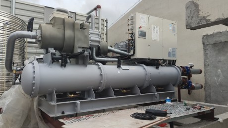 購物廣場中央空調(diào)冷水機(jī)組安裝案例